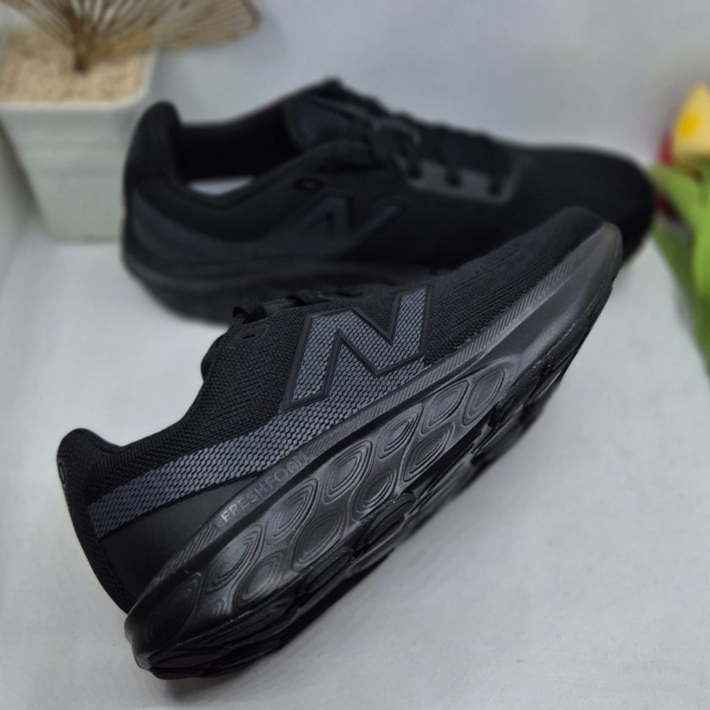 Jual SEPATU NB 520 TRIPLE BLACK MEN'S RUNNING SHOES ORIGINAL SEPATU ...
