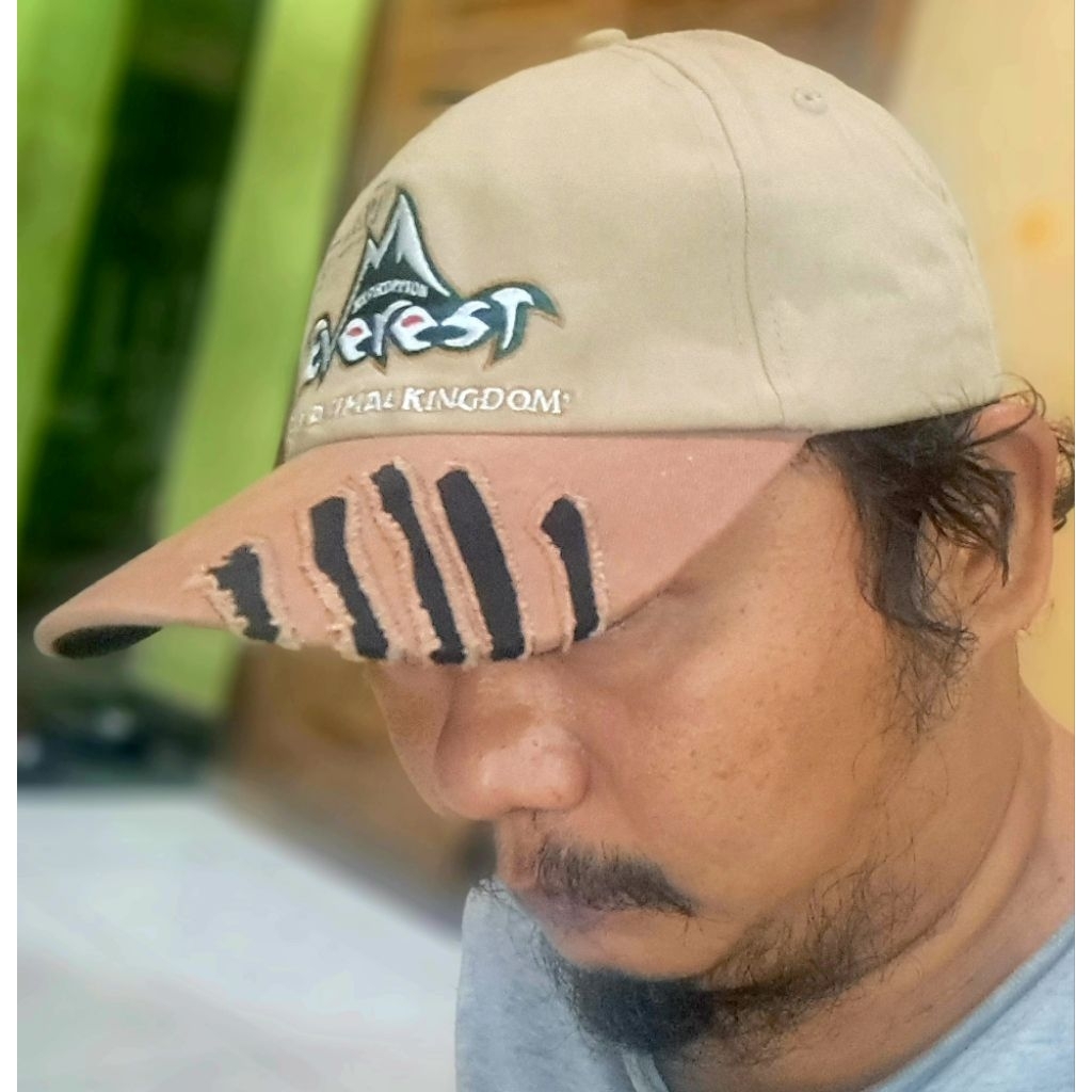 Jual TOPI DISNEY TAG OFFICIAL EDITION EVEREST RARE CAPS RIPPED | Shopee ...