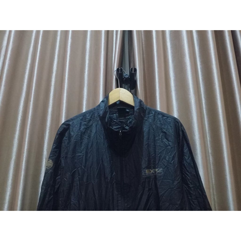 Jual EXR RUNNING JACKET POCKEBLE BLACK | Shopee Indonesia
