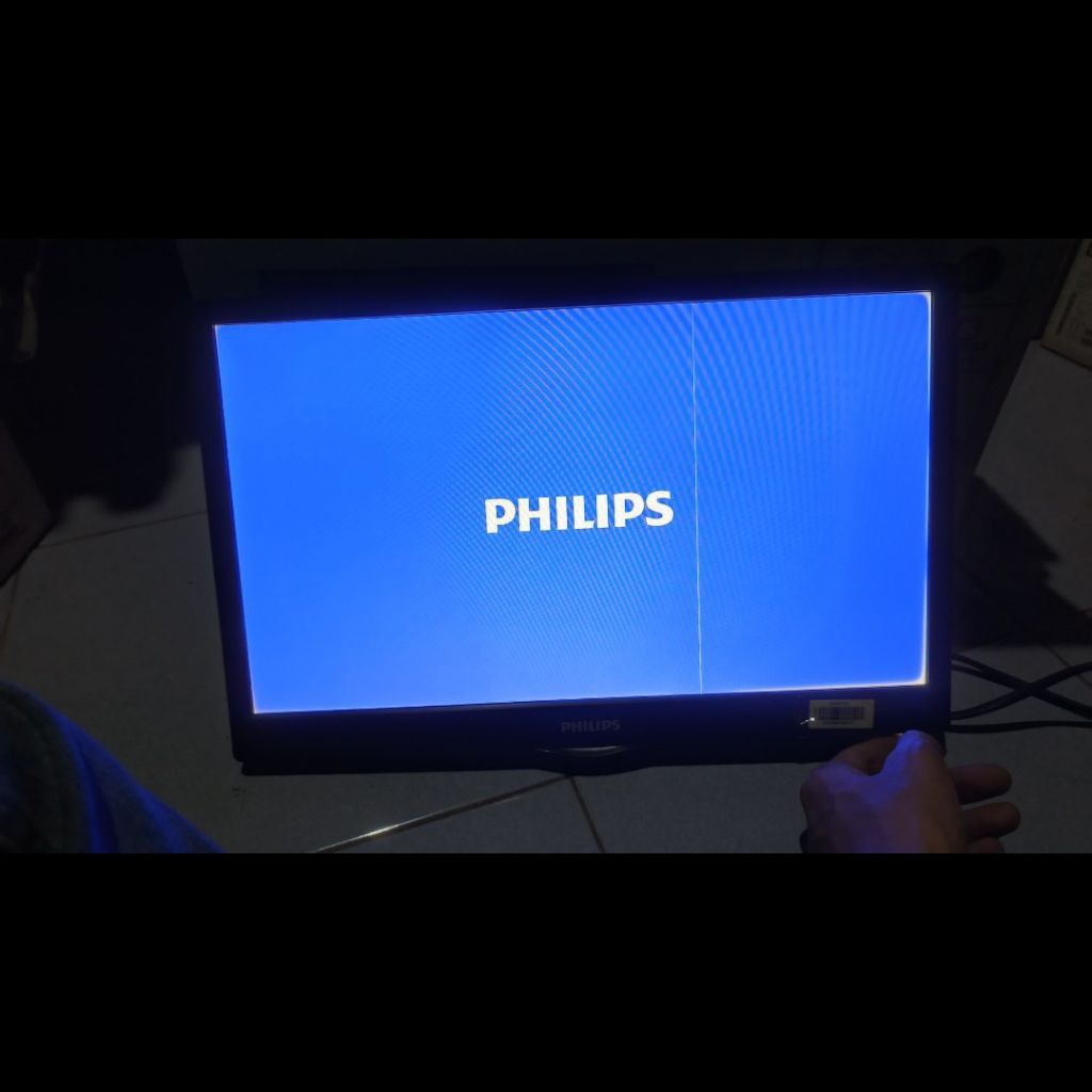 Jual Monitor Murah Meriah Philips 16 Inch 163V5L Shadow Dan Garis ...