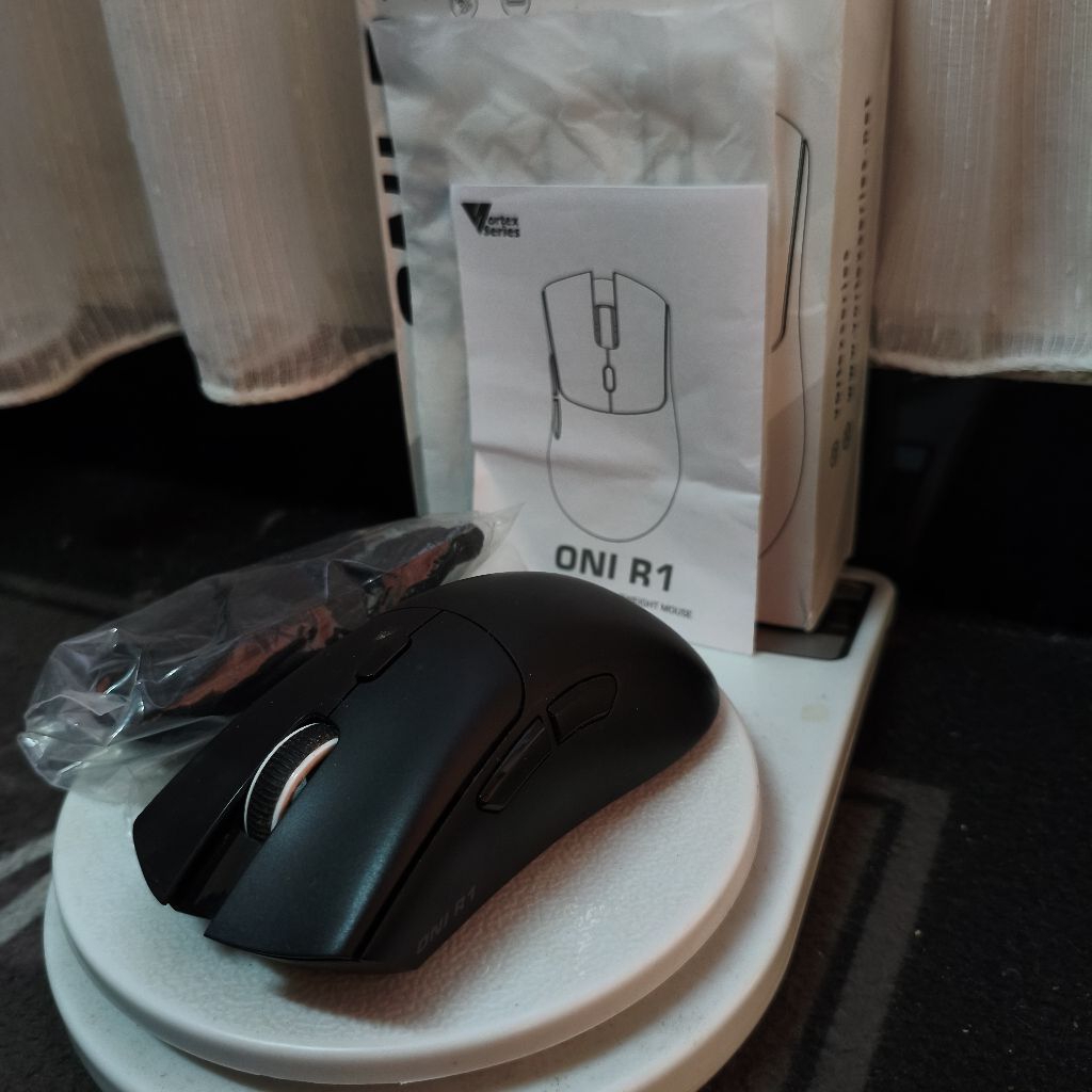 Jual Vortexseries Oni R1 Wireless Mouse Ergonomic Fullset | Shopee ...