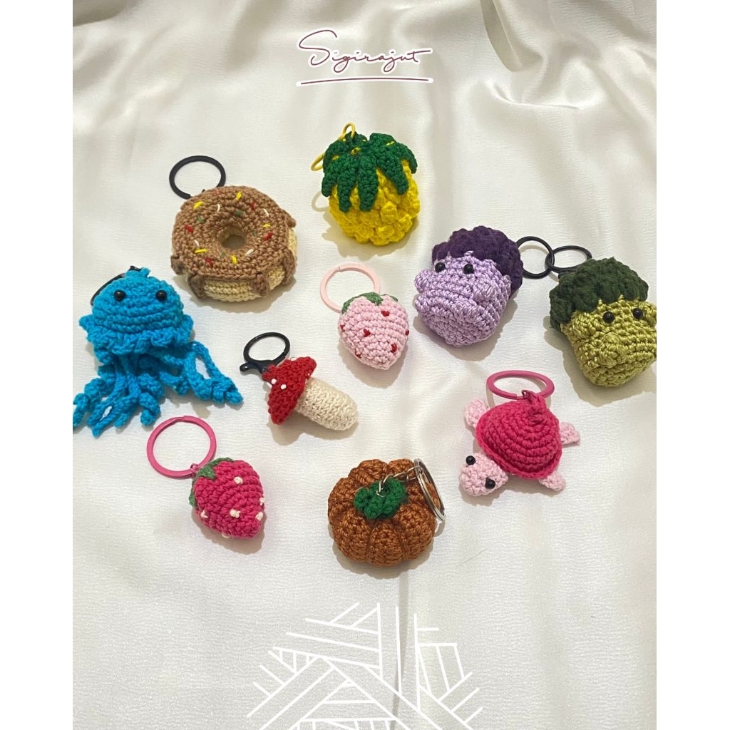 Jual [8 Varian] Keychain Rajut - Bag Charm - Gantungan Kunci Rajut ...
