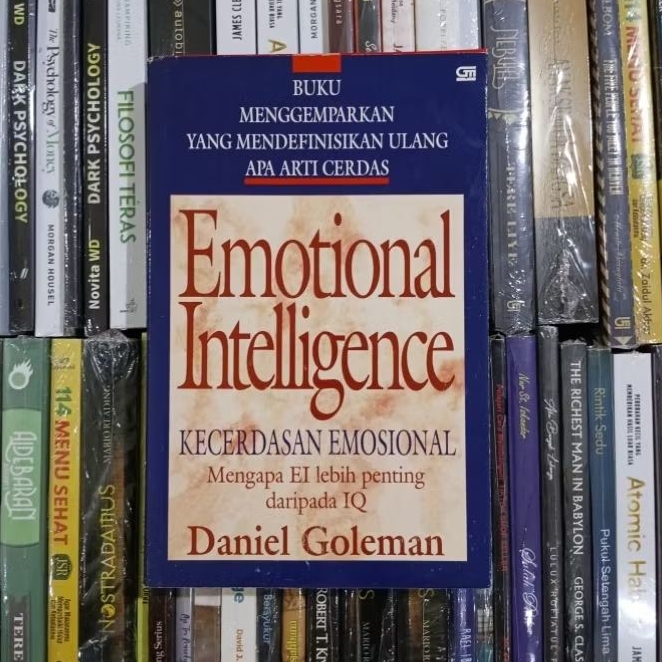 Jual Emotional Intelligence Kecerdasan Emosional By Daniel Goleman ...