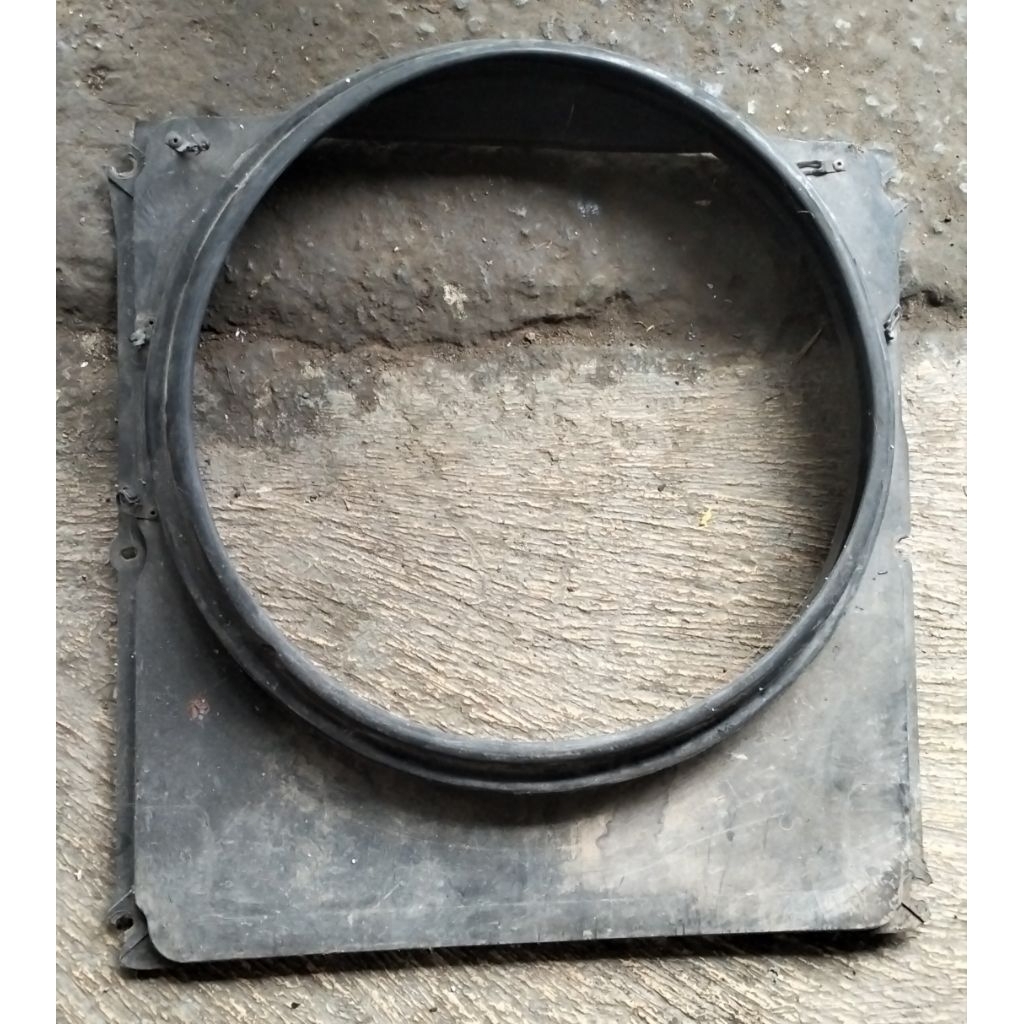 Jual Cover/Tebeng kipas Radiator GENJO/ 220 PS FUSO ori Copotan ...