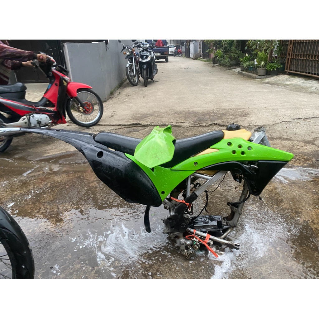 Jual body se klx gordon rangka ori klx L lengkap unitrack | Shopee ...