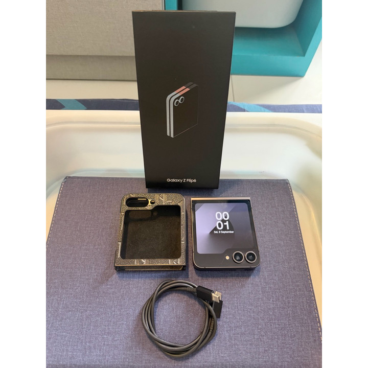 SECOND SAMSUNG GALAXY Z FLIP 6 | CRAFTED BLACK | 12 GB | 256 GB | GARANSI SEIN