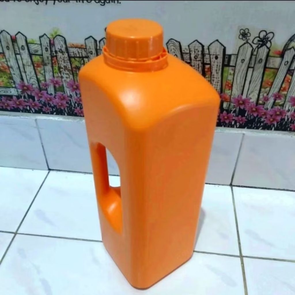 Jual Botol Plastik Bekas/Jerigen Kosong Warna Bekas Sirup (Tinggi dan ...