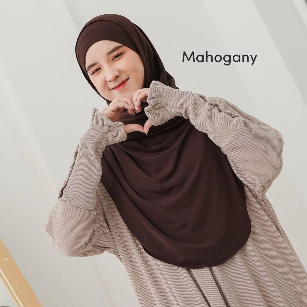 Nazneen ELVINA PASHMINA INSTAN OVAL Kerudung Bergo Sat Set Yang Bikin Penampilan Kamu Semakin Cantik