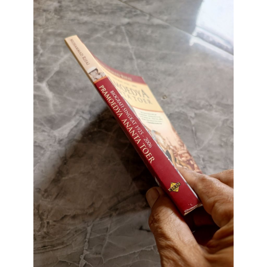 Jual BIOGRAFI SINGKAT PRAMOEDYA ANANTA TOER-MUHAMAD RIFAI-Di GB2 kode ...