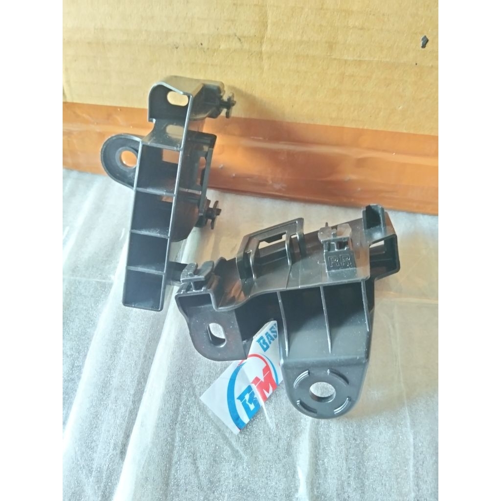 Jual bracket dudukan lampu stop Innova zenix original | Shopee Indonesia