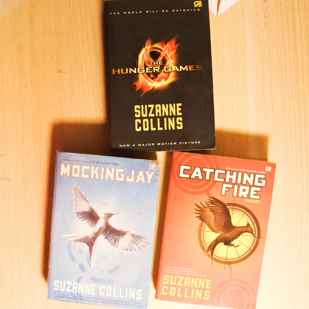 Jual Preloved The Hunger Games Trilogy by Suzanne Collins | The Hunger ...