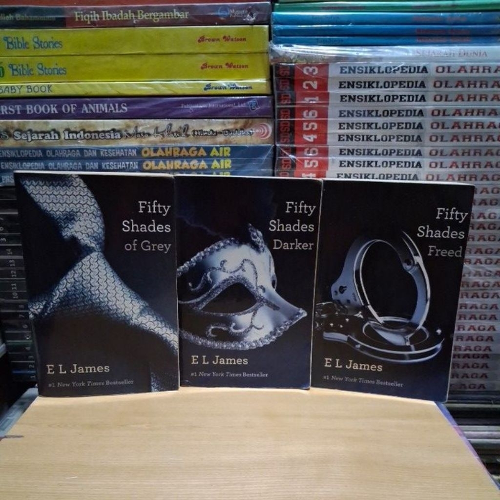 Jual Buku Original FIFTY SHADES OF GREY, FIFTY SHADES DARKER, FIFTY SHADE FREED 1,2,3 R L James ...