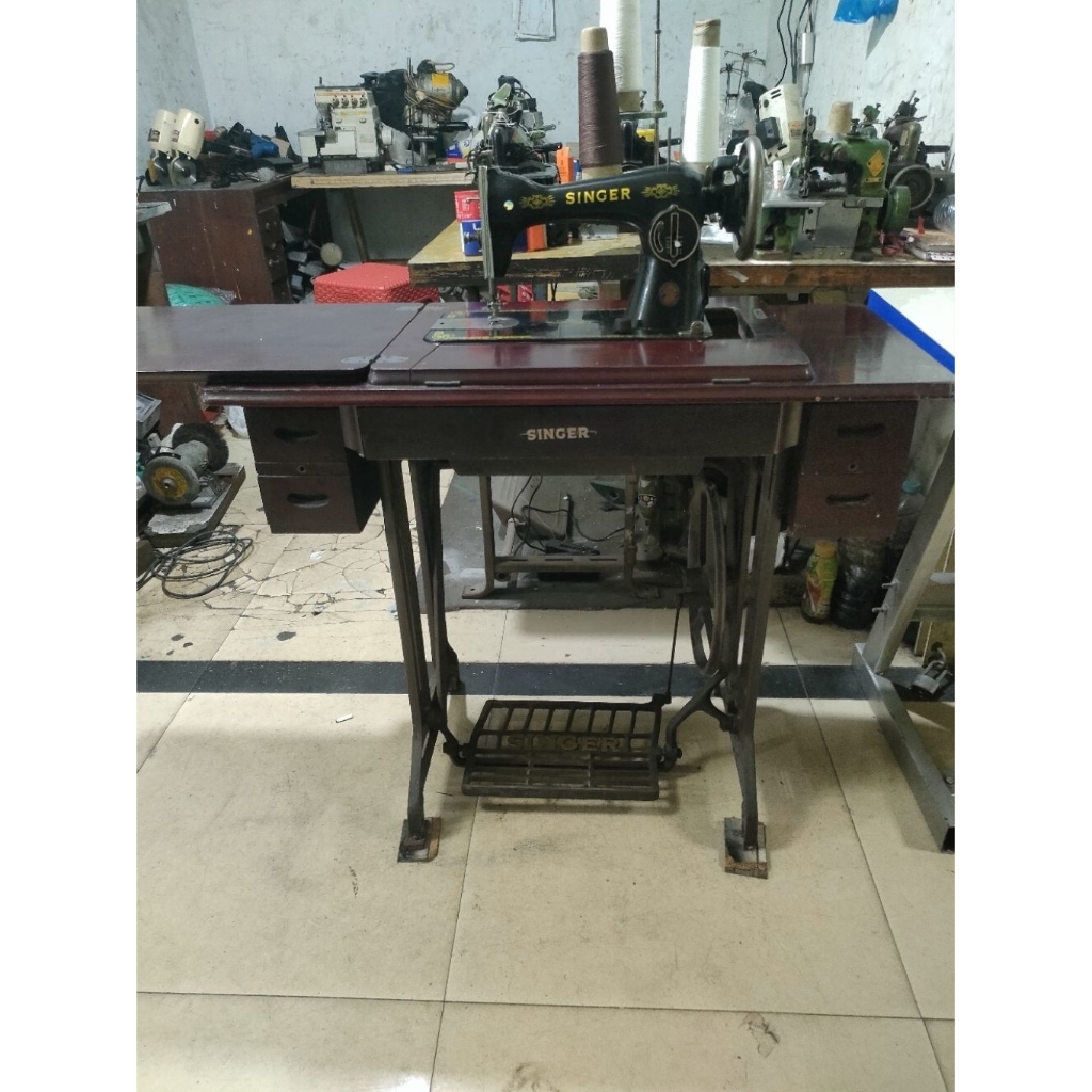Jual mesin jahit SINGER meja laci kaki ayun second mulus kondisi normal ...