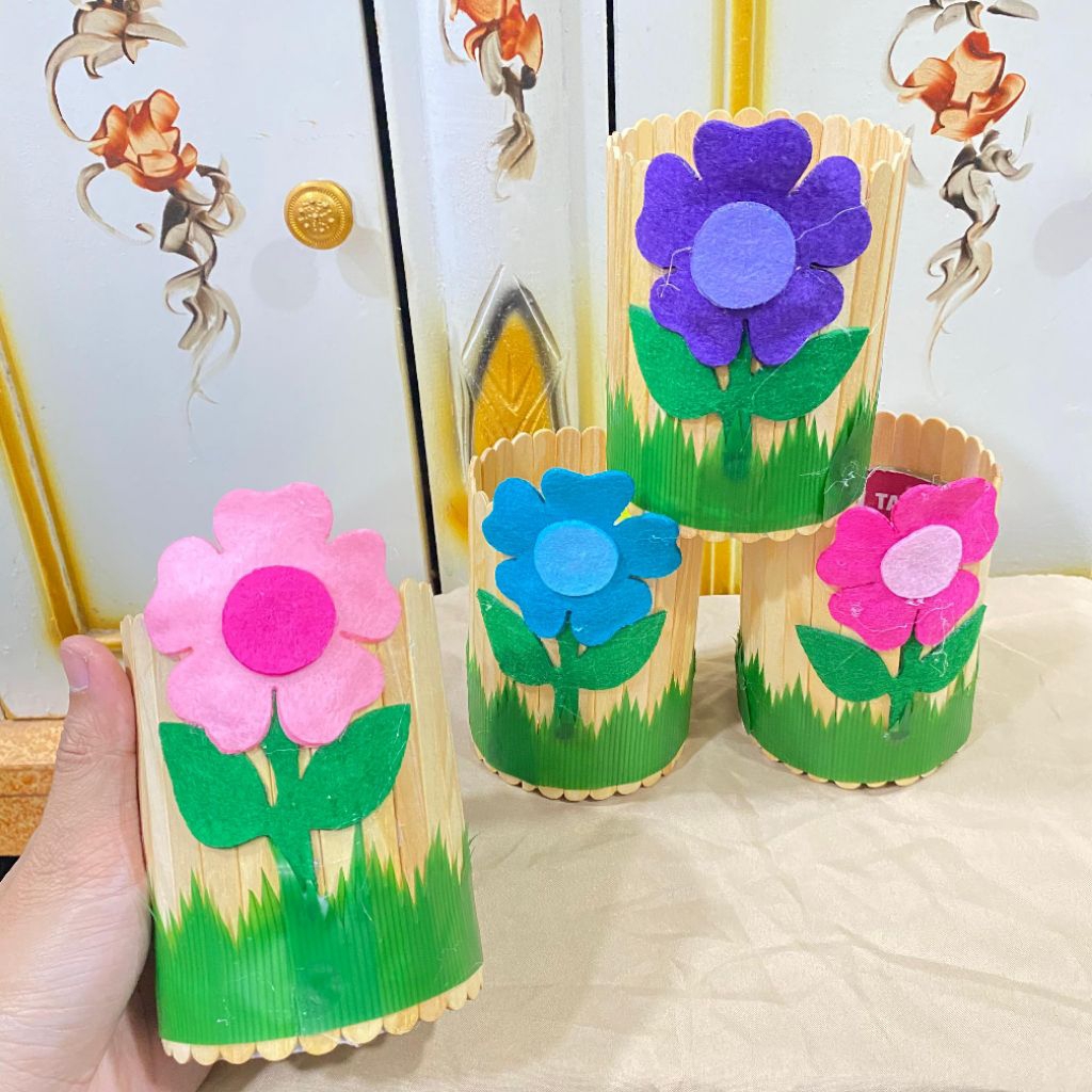 Prakarya tempat penyimpanan/tempat alat tulis dari stick/bekas lakban/kain flanel