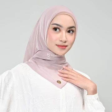 Hijaberies Paris Legend (Hijab Segi Empat 110x110 Cm)