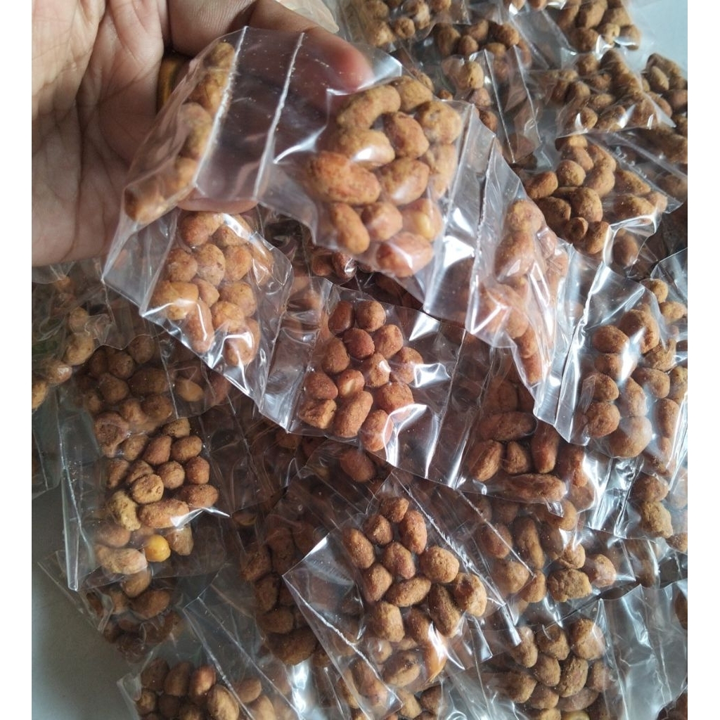 Jual Kacang atom Merah kemasan Renteng (10 Bungkus) | Shopee Indonesia