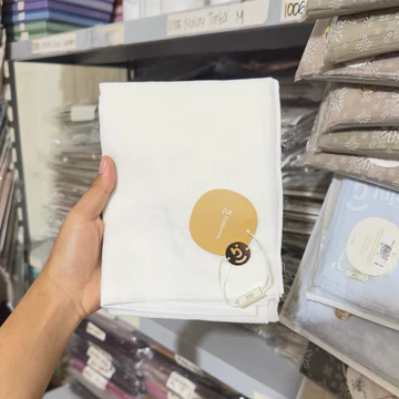 1013 HIJABERIES Segiempat Paris Hijaberies Paris Legend Pouch Logo