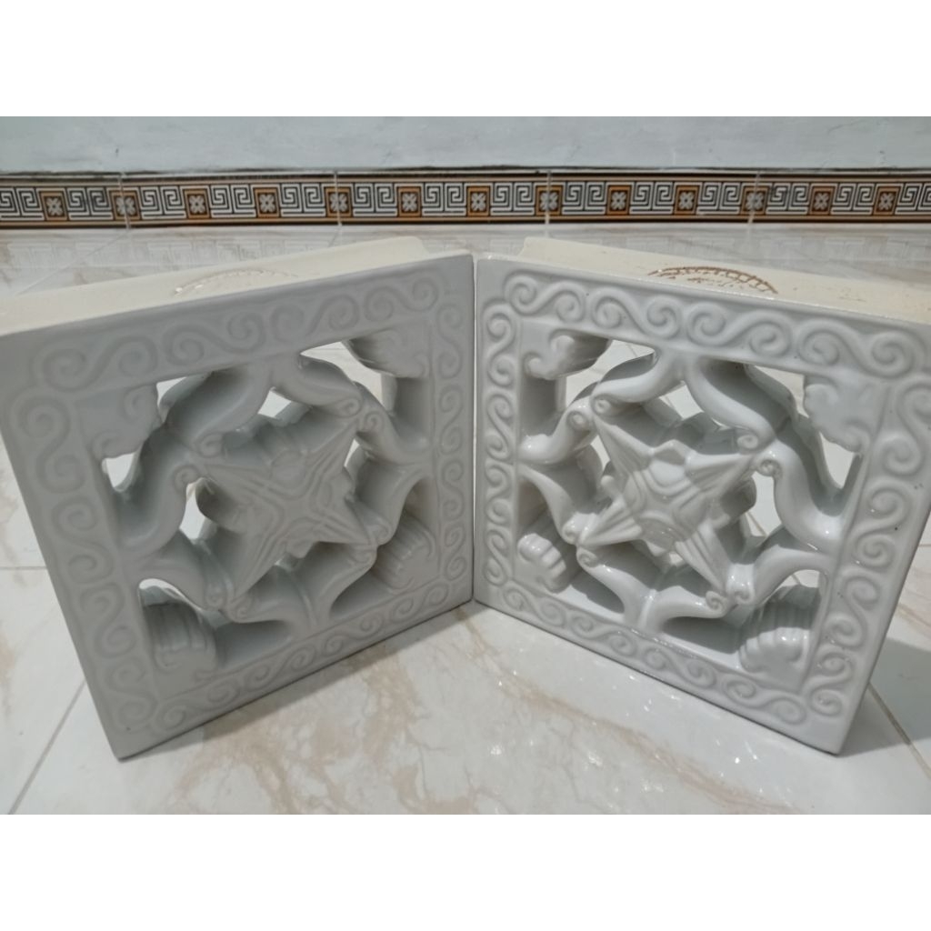 Jual Roster Keramik warna putih dan Cream ukuran 20x20 Cm | Shopee ...