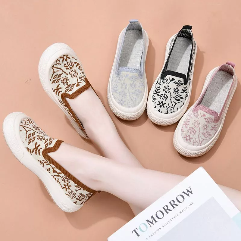 Sepatu Wanita Slip On Ringan Untuk Aktivitas Kasual