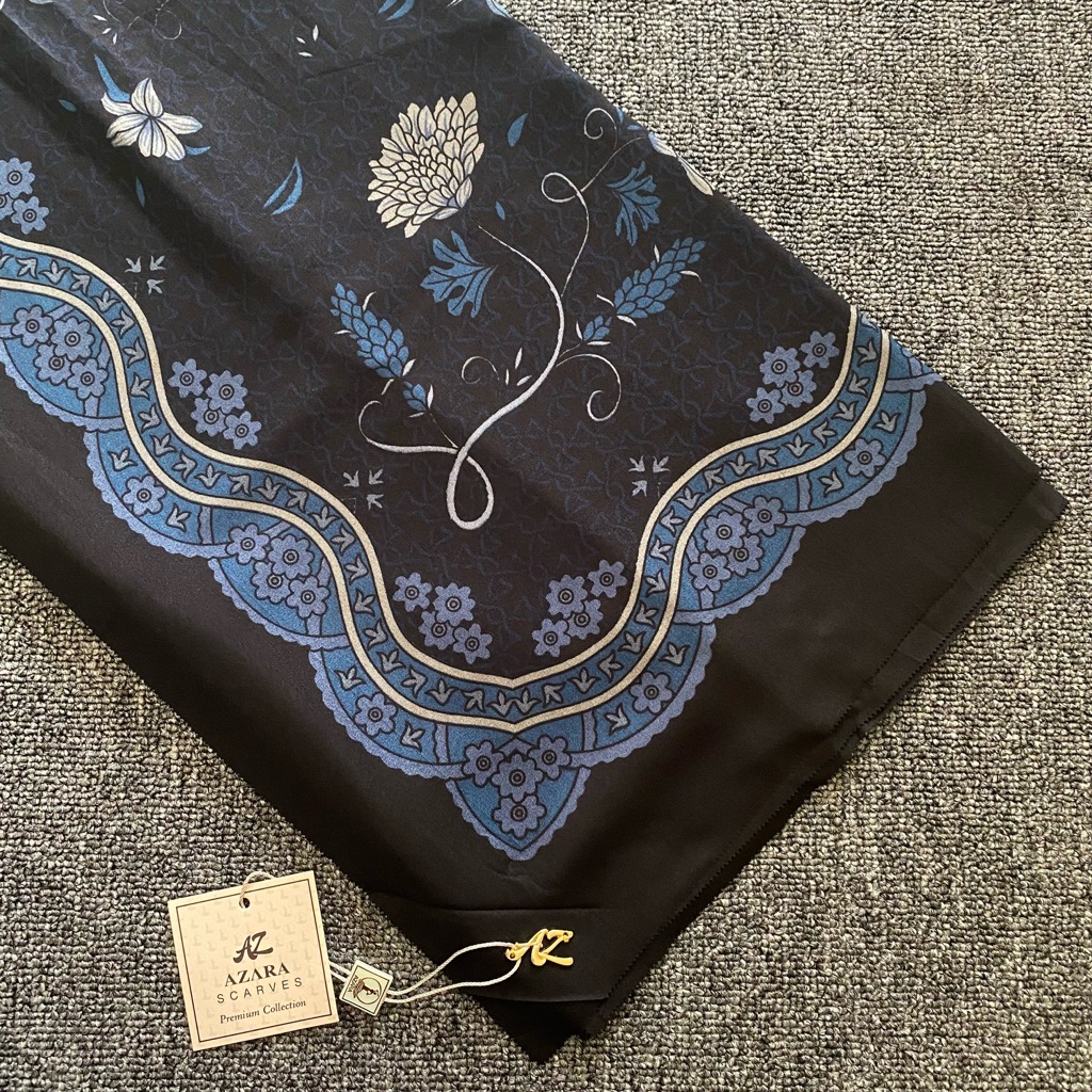 Azara Hijab Motif Segiempat Seragam Logo Metal Kemasan Pouch - foto 4