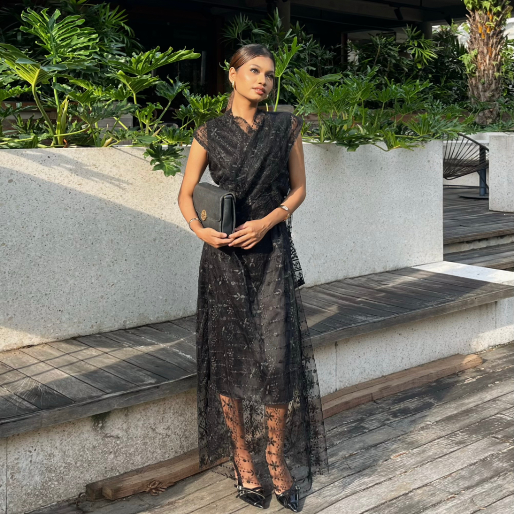 dress pesta simple elegan 8 Inspirasi Model Baju Pesta Simple Elegan dari IU Hingga Sophia Latjuba