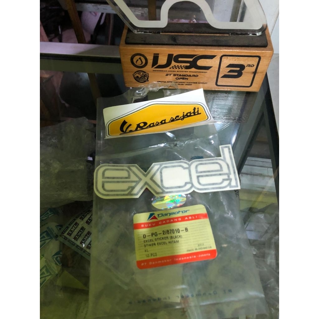 Jual Sticker stiker vespa excel original danmotor dan motor sticker ...