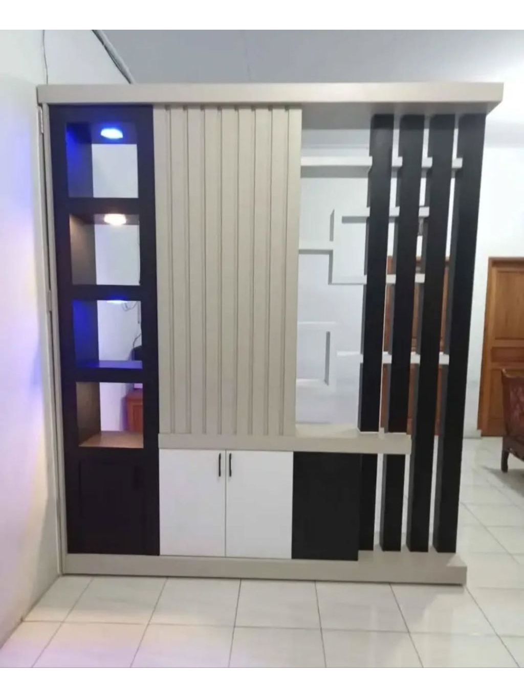 Jual Custom Partisi Ruangan 2 Muka + Rak Display Minimalis | Penyekat ...
