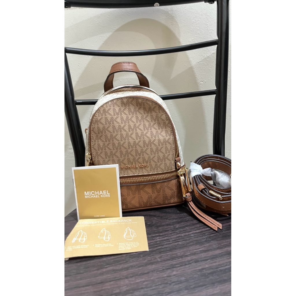 Jual preloved tas merk MK rhea mini signature bisa sling dan backpack ...