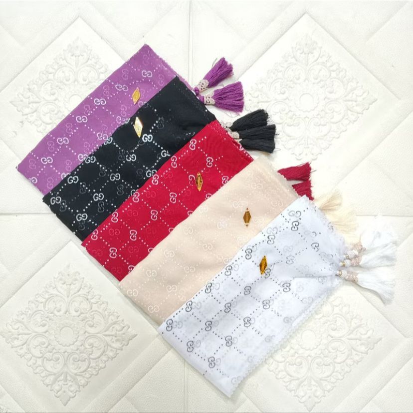 HIJAB SEGI EMPAT MOTIF H & G TASEL POM-POM CANTIK / JILBAB BELLA MOTIF H TASEL CANTIK LASER CUT POM-POM UKURAN 110X110CM