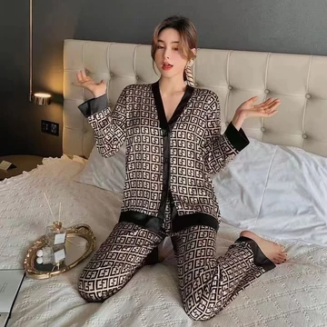 One Set Pajamas Satin Mewah Baju Tidur Wanita Busui Friendly Kancing Depan Elegan Homewear Set