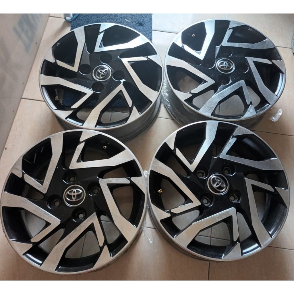 Jual Velg R15 oem Avanza Veloz Facelift (4 velg only) | Shopee Indonesia