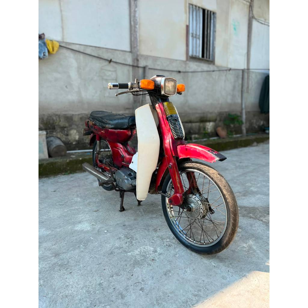 motor Yamaha v80 merah