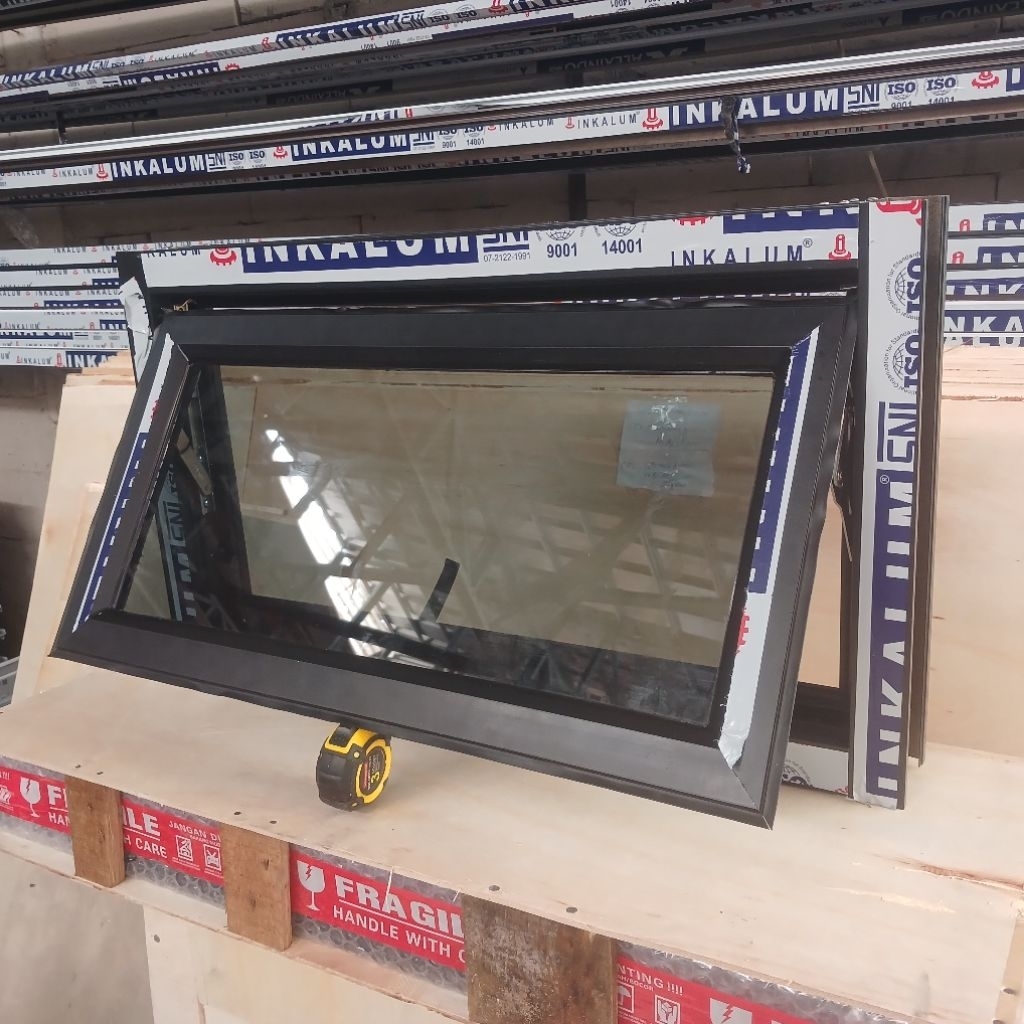 jendela almunium swing jungkit 40x60,40x80,30x60, 30x70,30x80 dan lain-lain ,termurah dan terbaik.