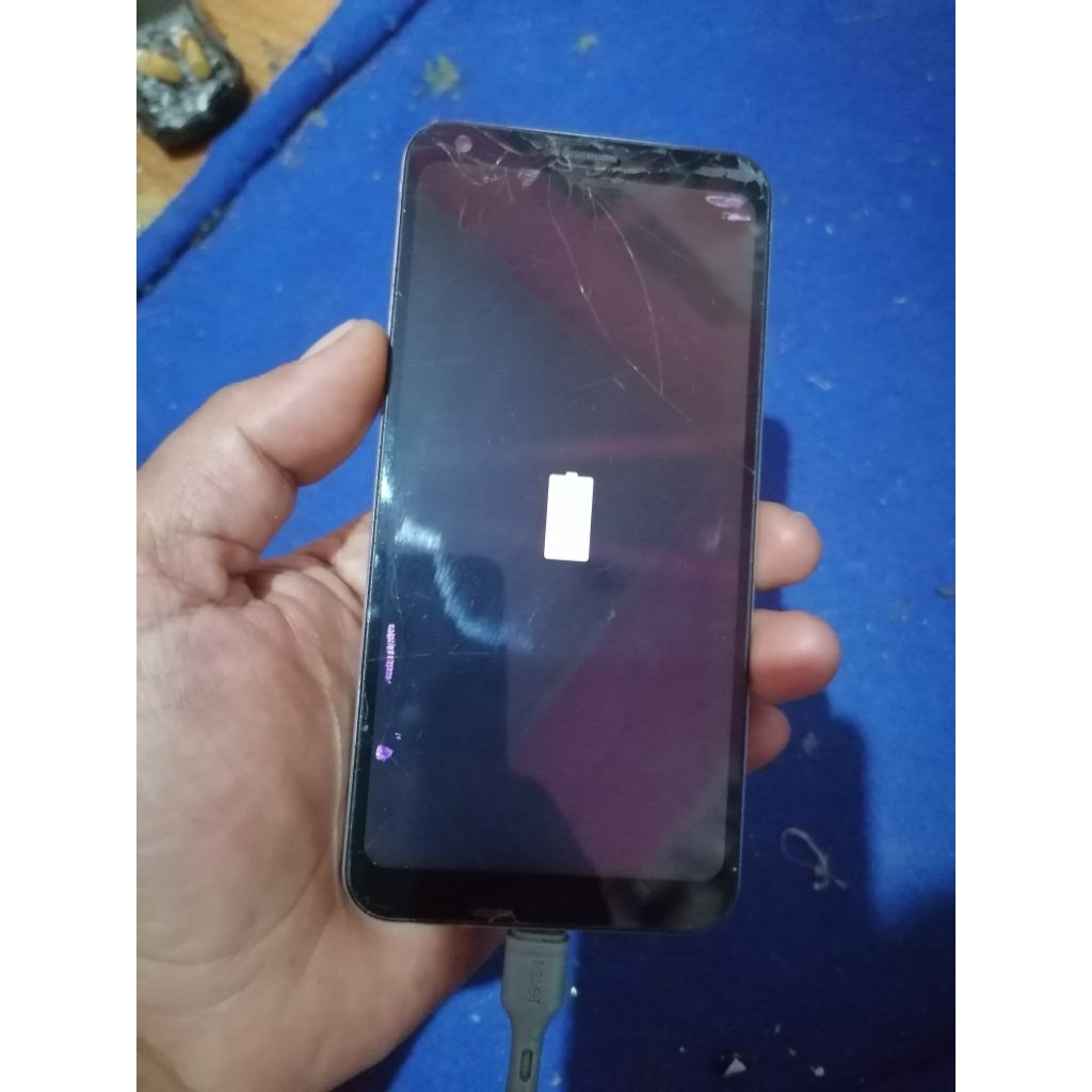 Jual lcd lg Q6 minus retak sama ada bercak dikit sentuh normal... kami ...