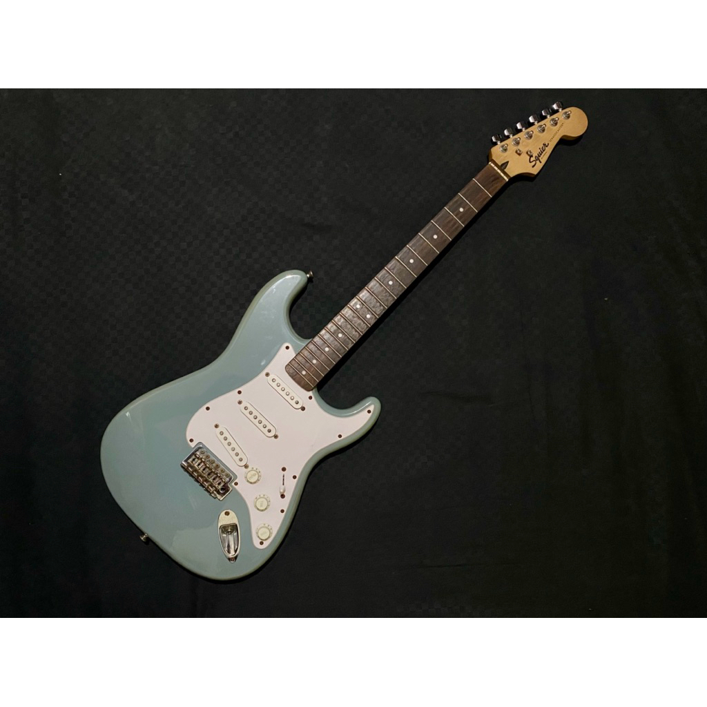 Jual gitar Squier by Fender Stratocaster Original | Shopee Indonesia