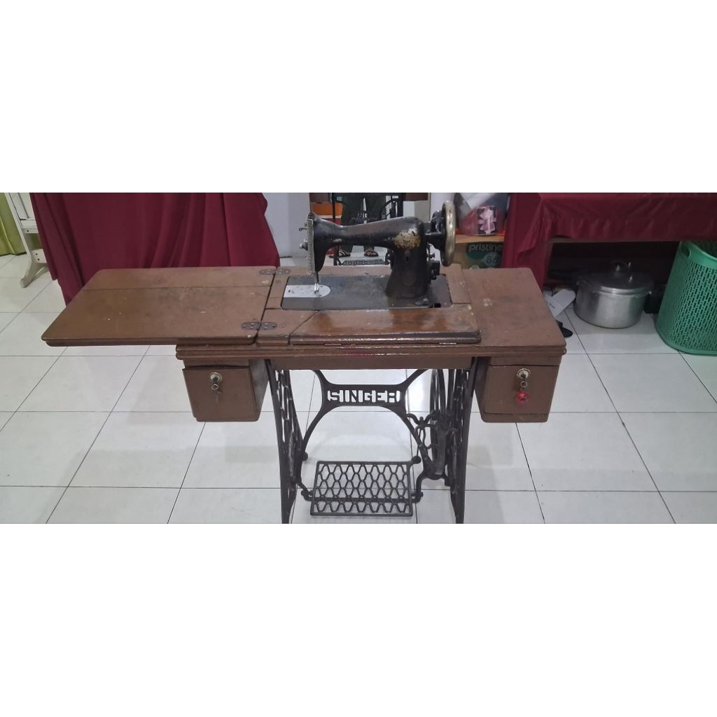 Jual Mesin jahit merk Singer barang langka Model akit warisan kakek ...