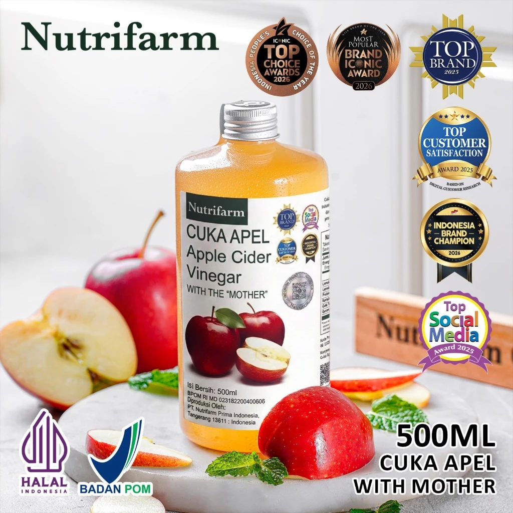 Botol Nutrifarm Cuka Apel dengan gelas dan apel segar