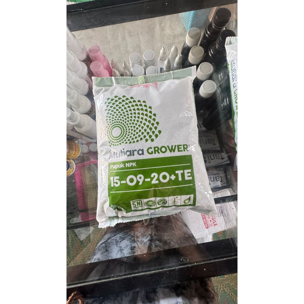 PUPUK MUTIARA GROWER 1KG PUPUK NPL 15 - 09 - 20 TE KEMASAN PABRIK PUPUK MEROKE MUTIARA GROWER