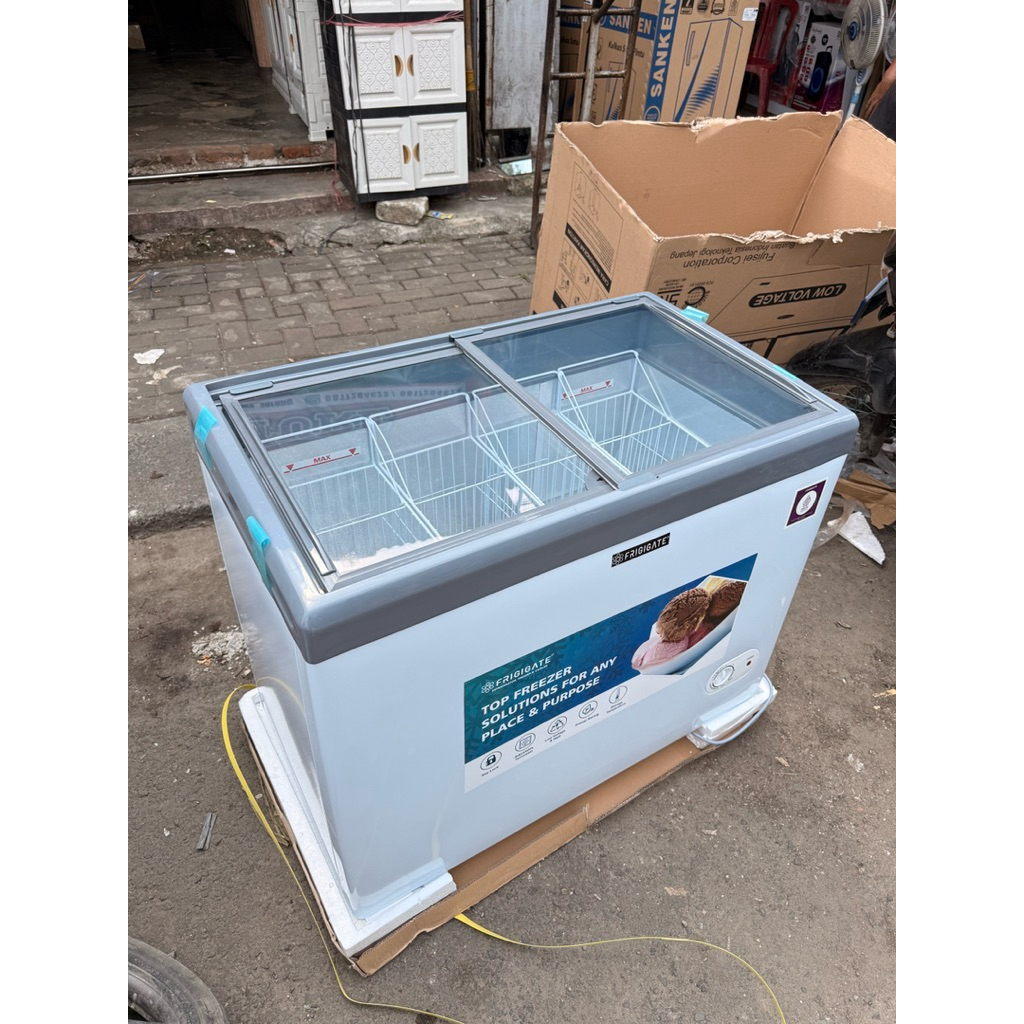 Jual Freezer PRIGIGATE es cream / Freezer kaca bening sleding / tempat ...