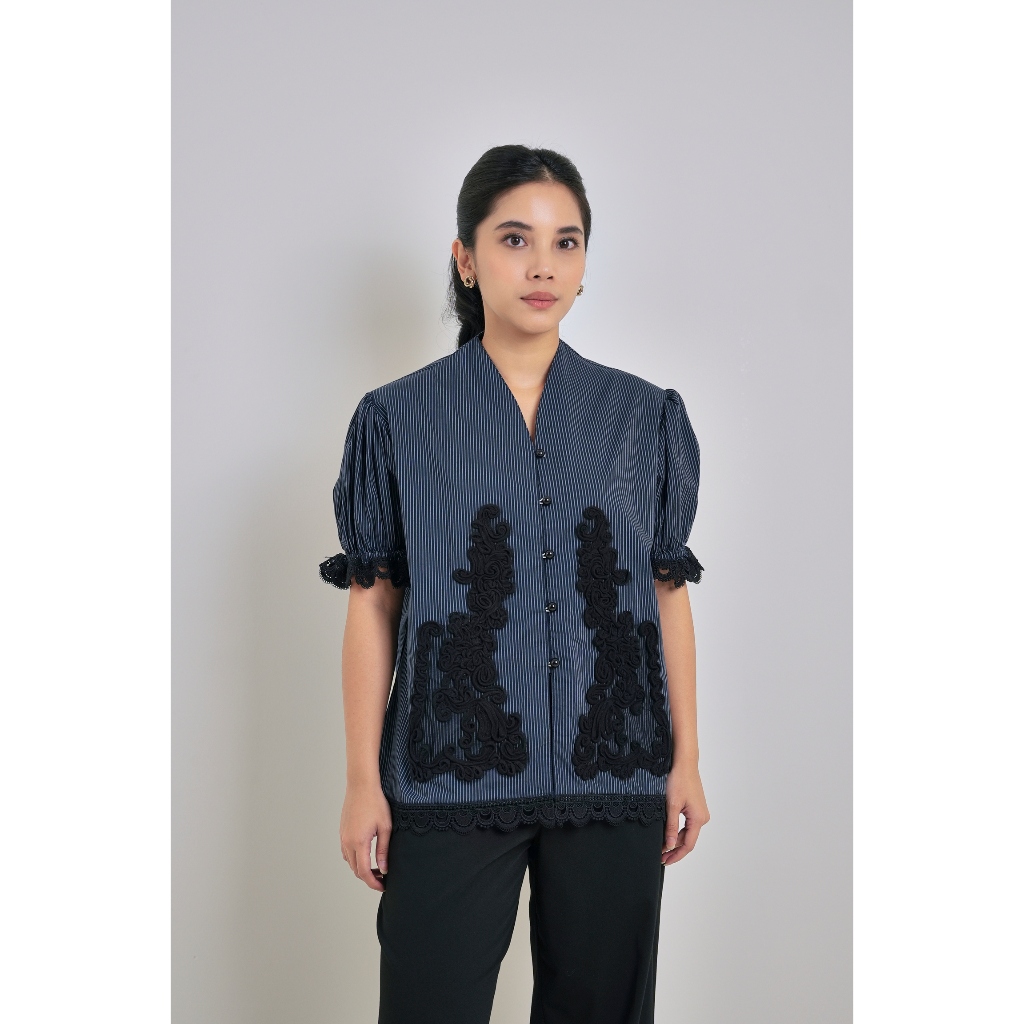 Jual STUDIO TUI - NAURA RAYA BLOUSE IN NAVY | Shopee Indonesia
