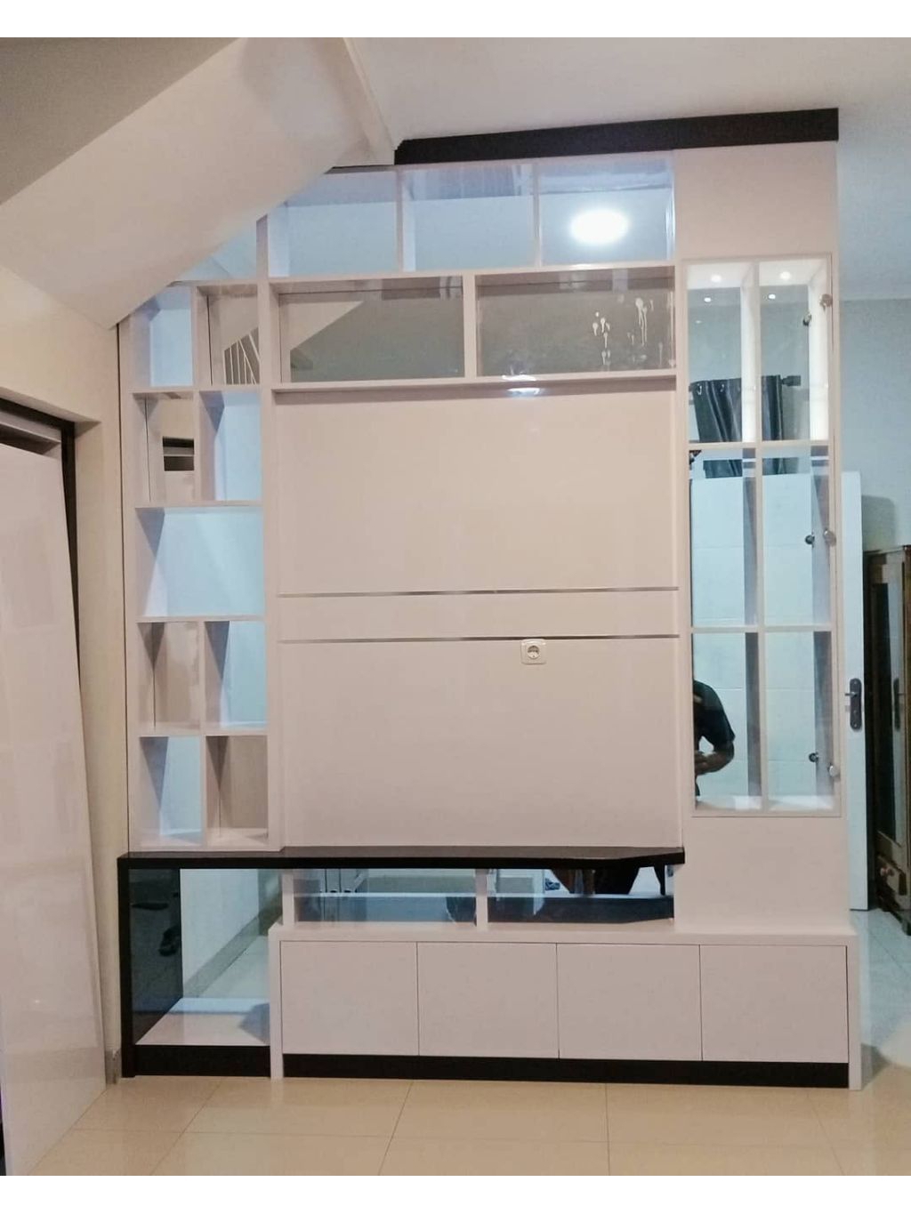 Jual Custom Partisi Ruangan 2 Muka + Rak Display Minimalis | Penyekat ...