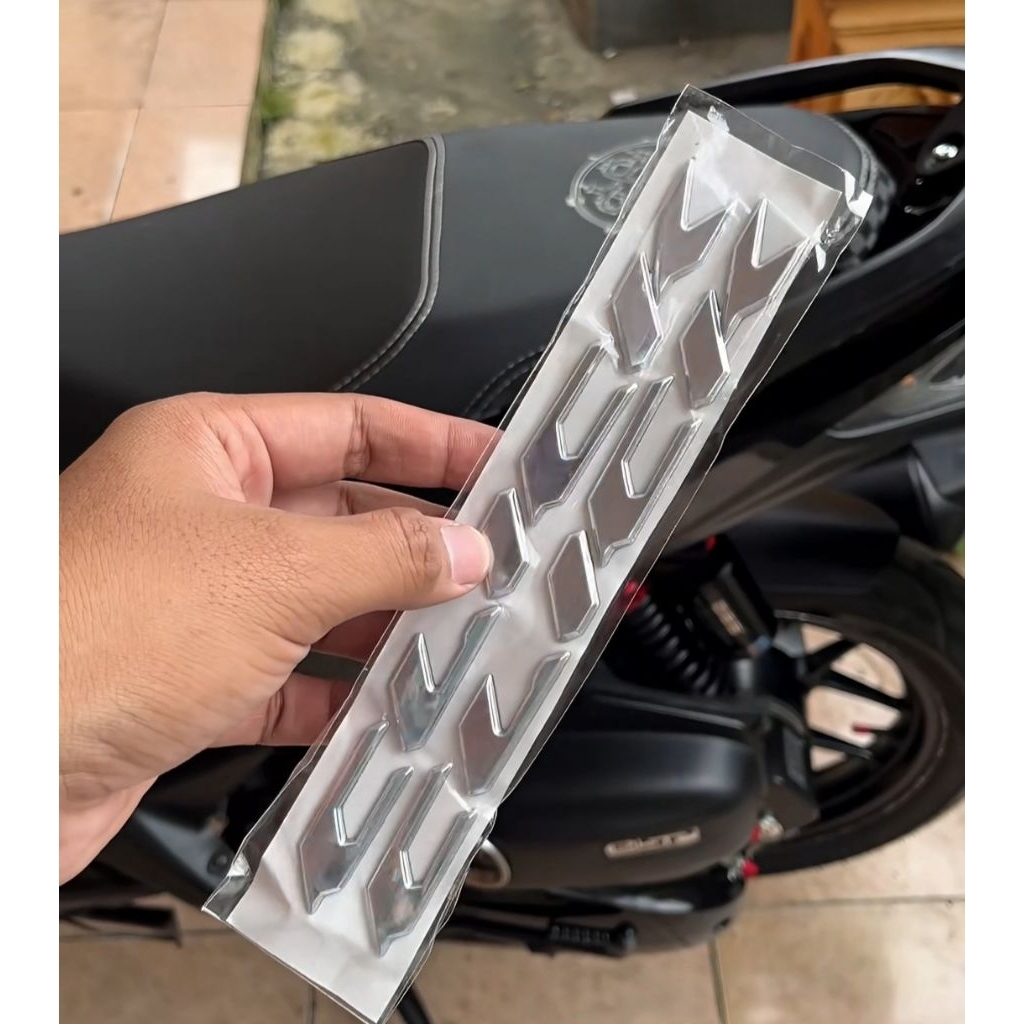 Jual Emblem Click 125i 150i Timbul - Tahan Lama, Mudah Dipasang, Desain ...