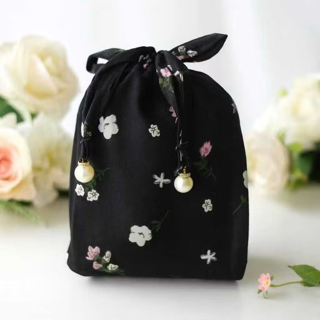 Mukena Traveling Mini Pouch 2in1 Katun Motif Tas Dan Sejadah - foto 4