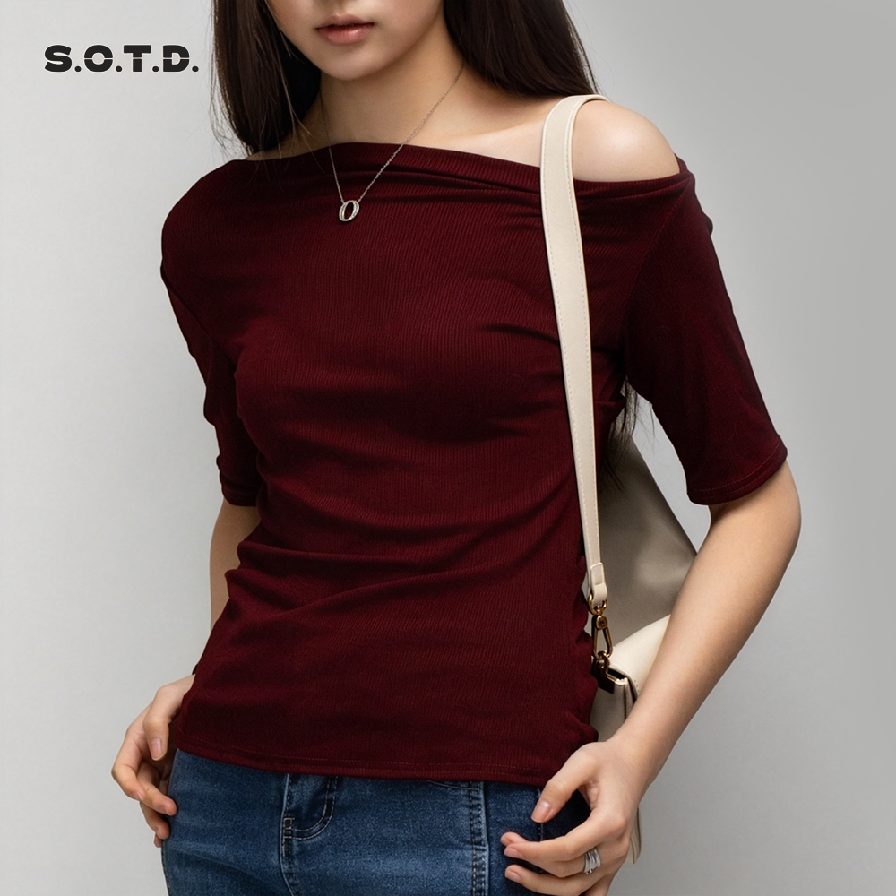 S.O.T.D.Kaos Wanita | Off Shoulder Bahu Miring | Lengan Pendek Slim Fit | Bahan Katun Premium | Style Korea OOTD Harian