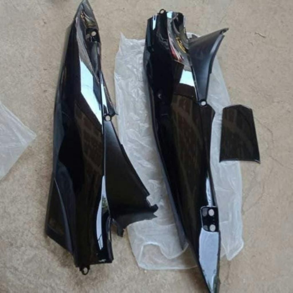 Jual Body belakang / body samping kanan kiri karisma x hitam | Shopee ...