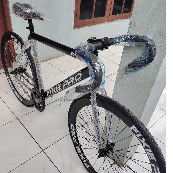 Jual sepeda fixie 700c frame lokal velk platinum 5cm,dan araya ks40 ...
