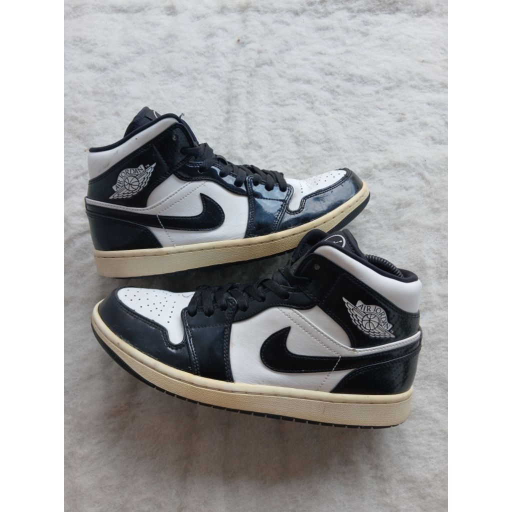 Jual sepatu jord5an 1 mid carbon fiber panda size 42.5/27cm AUTHENTIC ...