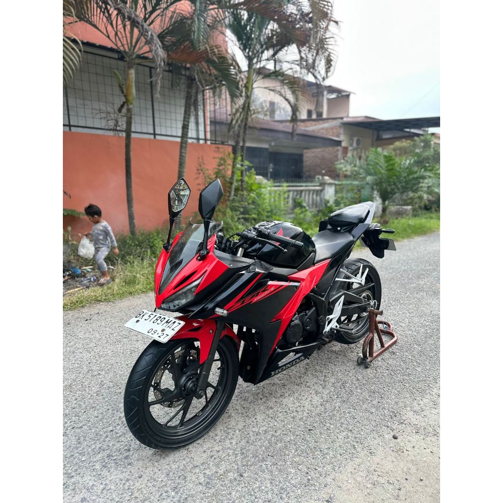 MOTOR SECOND Honda CBR 150 R Tahun 2017 PENGIRIMAN MEDAN SEKITAR FREE