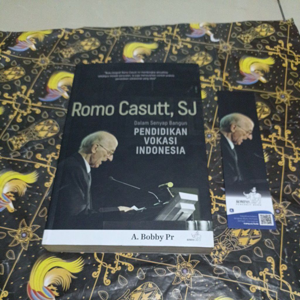 Jual Buku A Bobby Pr - Romo Casutt SJ Dalam senyap Bangun Pendidikan ...