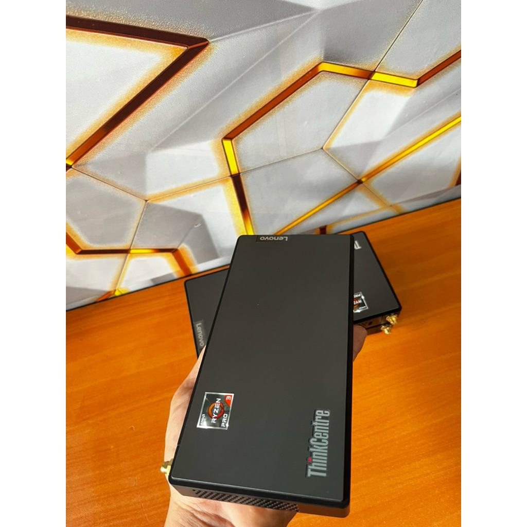 Obral murah meriah Mini Pc Lenovo m75N Ryzen 3 3300U Ram 8 Gb Ssd 128 Gb Vga 2 Gb Sudah ada wifi Like newww